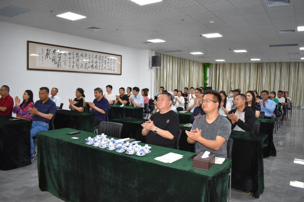 全体员工 全体员工.jpg